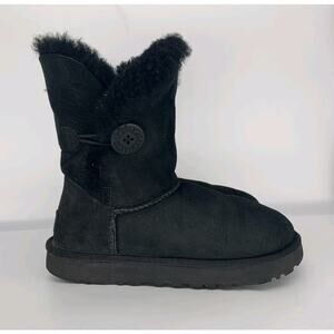 UGG Black Bailey Button II Boots Twinface Sheepskin Shearling Size 7 Winter Cozy
